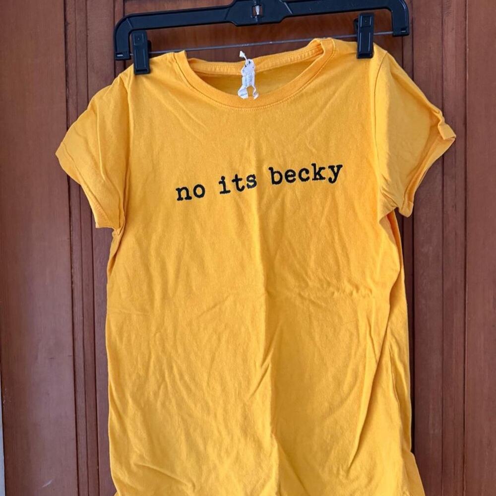 Taylor swift meme yellow shirt